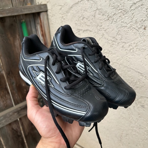 Girl's Soccer Cleats - Picture 1 of 1